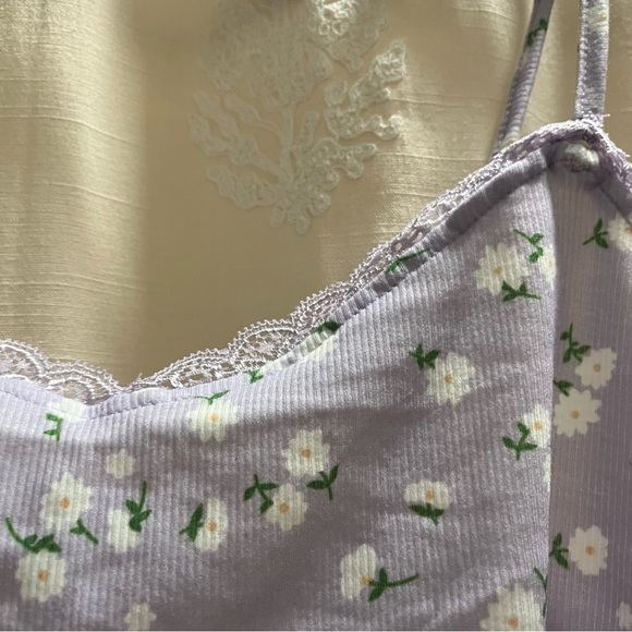 Lavender Light Purple Ditsy Floral Print Cropped Cami with Lace Trim NWOT - Picture 3 of 9
